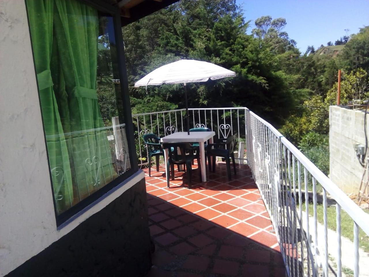 Las Cabanas Castillos Del Lago Villa Guatapé Dış mekan fotoğraf